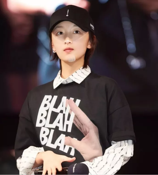 今年秋冬最chic！原來短發(fā)和帽子這么配?。? border=