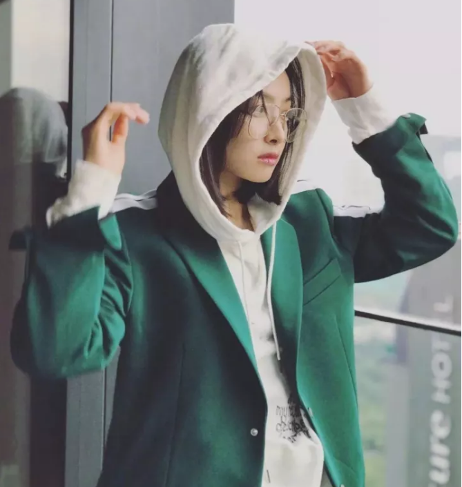 今年秋冬最chic！原來短發(fā)和帽子這么配?。? border=