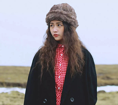 雪花飛舞，一頂帽子秒變女神