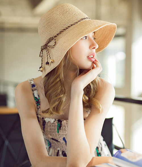 25-30歲搭配防曬顯氣質(zhì)拉菲草帽該如何呢？
